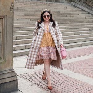 ⭐️Ann Taylor caramel gingham trench